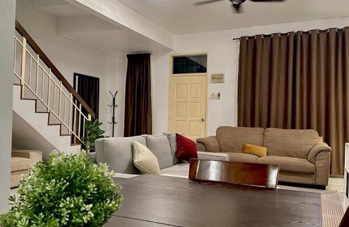Taman Setia Indah House | Mijanna Guesthouse - Johor Bahru
