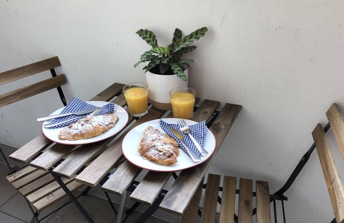 Alexandria Apartment | 'Mike's On Mac' - Trendy Inner City Accomodation