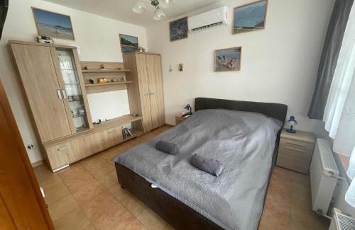 Szigetszentmiklos Apartment | Miklós FKK Naturist