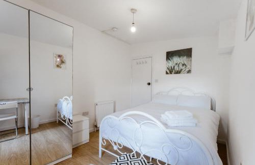 Tower Hamlets House | Mile End Double Rooms 27 Guest house