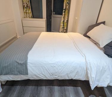 Tower Hamlets House | Mile End- Prime location
