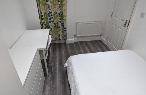 Tower Hamlets House | Mile End- Prime location