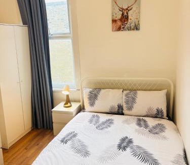 Tower Hamlets House | Mile-End Staycation