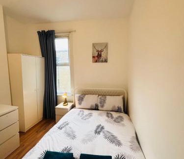 Tower Hamlets House | Mile-End Staycation