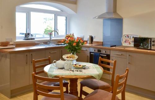 Liverton House | Milk Churn - Ukc2400