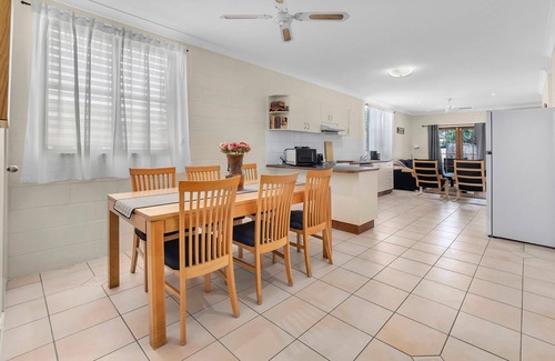 Paddington House | Milkins Apartment Paddington with Off St Parking