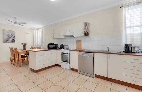 Paddington House | Milkins Apartment Paddington with Off St Parking