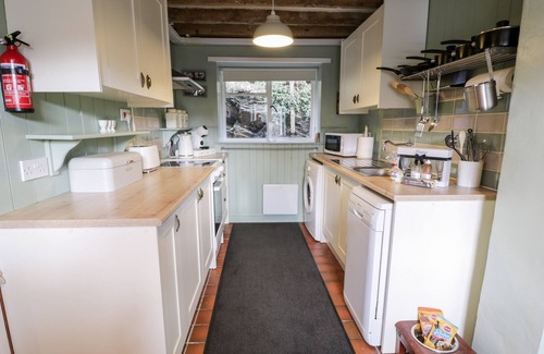 Maentwrog Cottage | MILL COTTAGE, pet friendly, with open fire in Penrhyndeudraeth