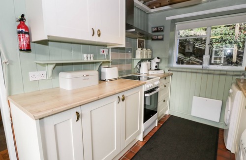 Maentwrog Cottage | MILL COTTAGE, pet friendly, with open fire in Penrhyndeudraeth