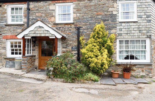 St. Neot Cottage | MILL COTTAGE, character holiday cottage, with open fire in St Neot