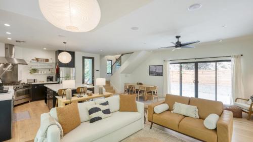 Healdsburg House | Mill Creek by AvantStay Modern Design Patio Hot Tub