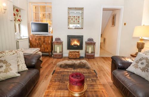 Castleton House | Mill Leat