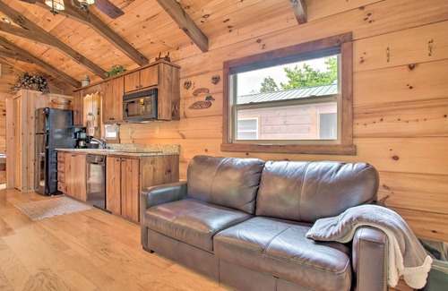 Mill Spring Cabin | Mill Spring Cabin Near Parker-Binns Winery!