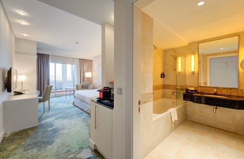 Dubai Investment Park Hotel | Millennium Lakeview Hotel