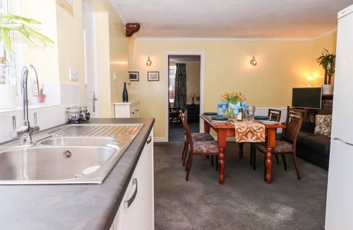 Malton Cottage | MILLERS COTTAGE, pet friendly, with a garden in Malton