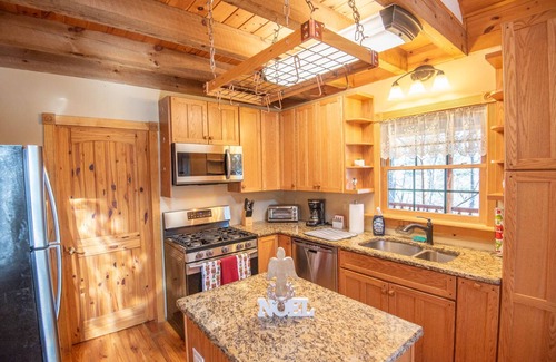 Millers Creek Cabin | Millers Creek Log Cabin - 20 minutes to WJ and Wilkes