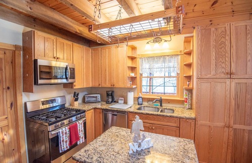 Millers Creek Cabin | Millers Creek Log Cabin - 20 minutes to WJ and Wilkes