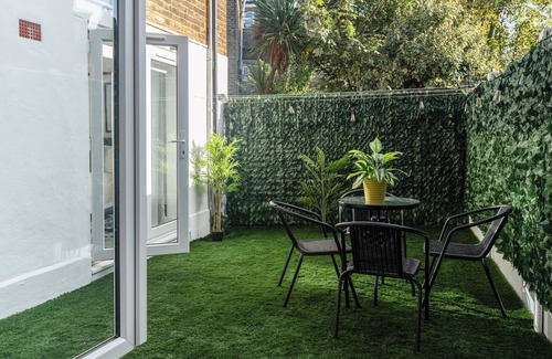 Leabridge Apartment | millfields coach house. A piece of Hackney History