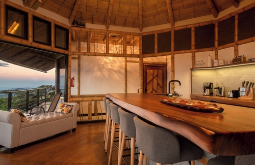 La Lindora Cabin | Million Dollar View Ecovilla