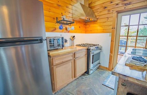 Townsend Cabin | Million Dollar View | Hot Tub | King Bed | Luxury