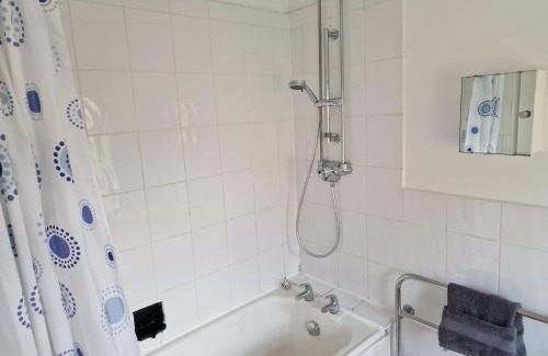 Guildford Apartment | Millmead Apartment in central Guildford with parking