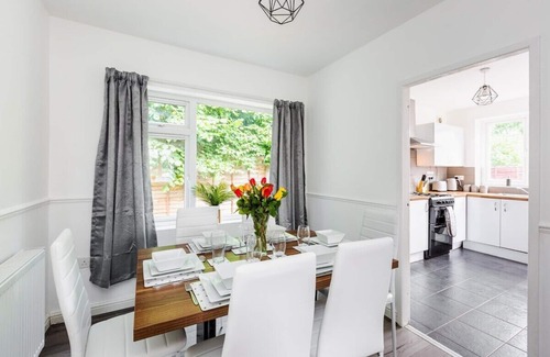 Openshaw House | Millola House - 1mi to Etihad Stadium free parking