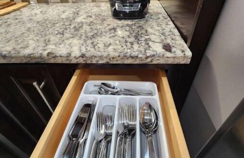 Fairvilla House | Mills House @WP. Sleeps 11 Renovated. Queen beds