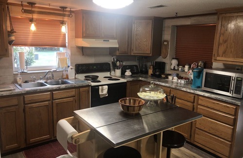 Knoxville Apartment | Millstone Retreat/basement walk-out Apt. w/a private entrance/driveway & pool