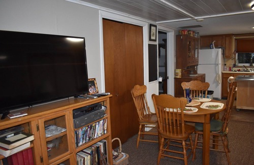 Knoxville Apartment | Millstone Retreat/basement walk-out Apt. w/a private entrance/driveway & pool