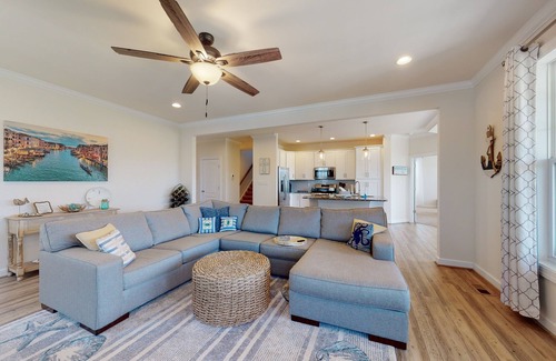 Frankford House | Millville by the sea home w/shared pool, WiFi, central AC, W/D, & gas fireplace
