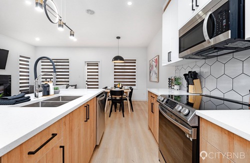 Southeast Edmonton House | Millwoods - Sleeps 8 - Near Grey Nuns Hospital
