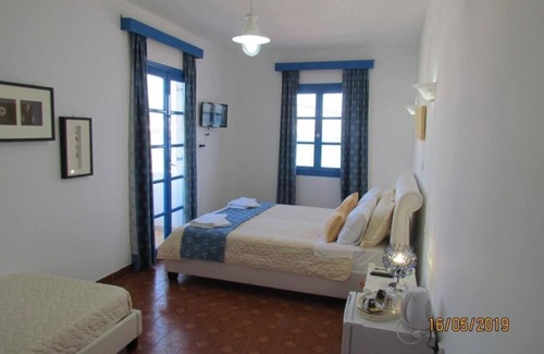 Adamas House | Milos Inn & Maisonette