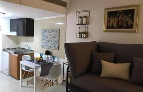 Adamas House | Milos Inn & Maisonette