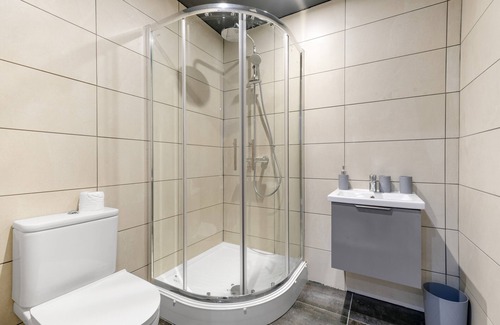 Milton Keynes Apartment | Milton Keynes Infra Mews Apt 02 + Parking by 360Midlands - Serviced Apartment