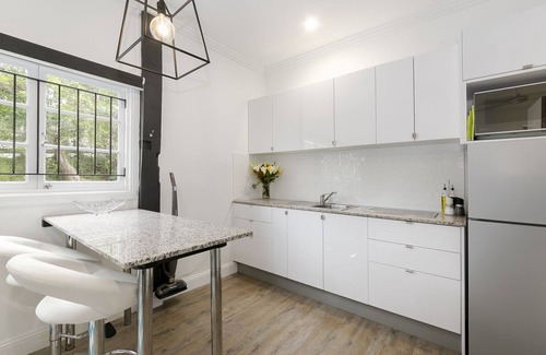 Auchenflower Apartment | Milton Mews Studios - 5km From the Brisbane CBD located in Auchenflower