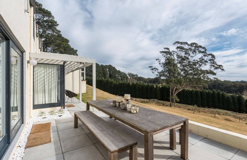 East Bowral Villa | Milton Park Villa 2 stylish & renovated in the historic Milton Park