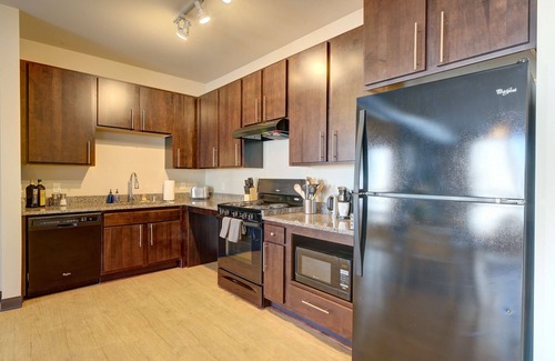 Westown Apartment | Milwaukee Beautiful Family 2BD 2BA Downtown Apartment