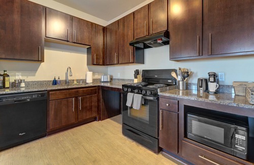 Westown Apartment | Milwaukee Beautiful Family 2BD 2BA Downtown Apartment