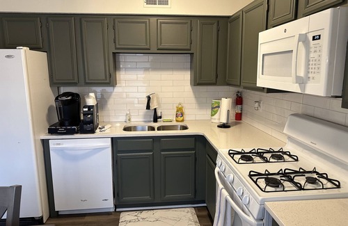 Lithonia House | MIMI MANSION .SPACE GALORE!. 16 SLEEPS IN LUXURIOUS COMFORT FOR LESS $!
