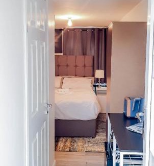 Cradley House | Mimi's Private Compact and Cozy Ensuite