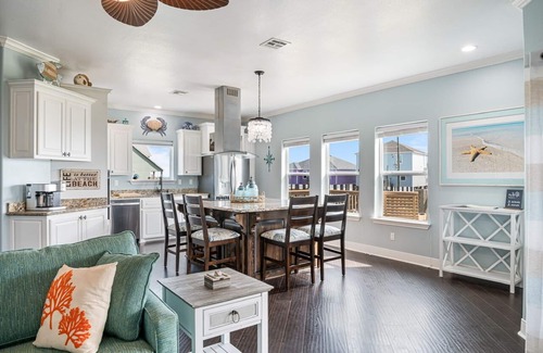Crystal Beach House | Mimosa Cove - Seconds to the beach, beautiful view, loaded with amenities!