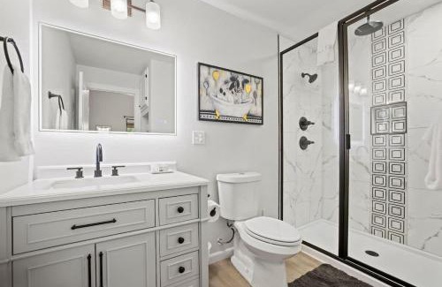Fredericksburg House | Mimosa Waterfront with Hot Tub