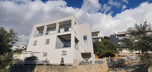 Podglavica House | Mimoza
