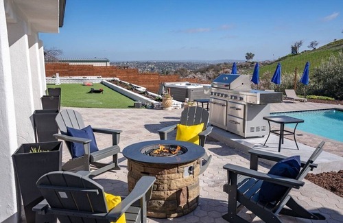 Paso Robles Villa | Min to Downtown, 7 BR/6 BA Estate-Pool & Hot Tub
