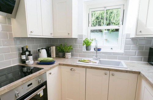 Ty Croes Cottage | Min y Don - an on the beach that sleeps 4 guests in 2 bedrooms