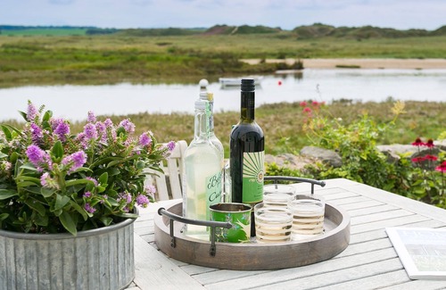Ty Croes Cottage | Min y Don - an on the beach that sleeps 4 guests in 2 bedrooms