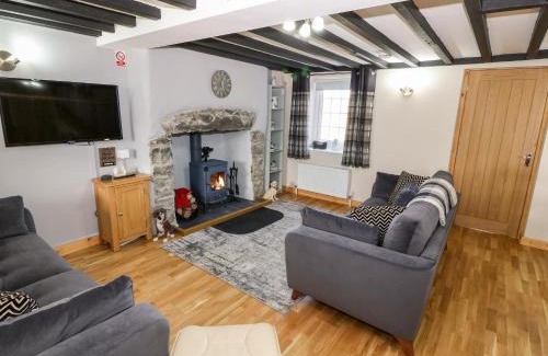 Edern House | Min-y-rhos