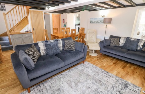 Edern Cottage | MIN-Y-RHOS, pet friendly, country holiday cottage in Edern