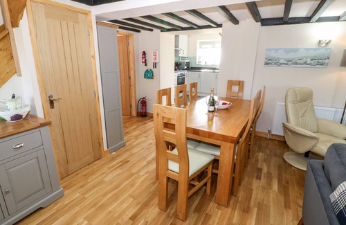 Edern Cottage | MIN-Y-RHOS, pet friendly, country holiday cottage in Edern
