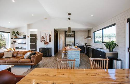 Wanaka House | Minaret Ridge - Family friendly